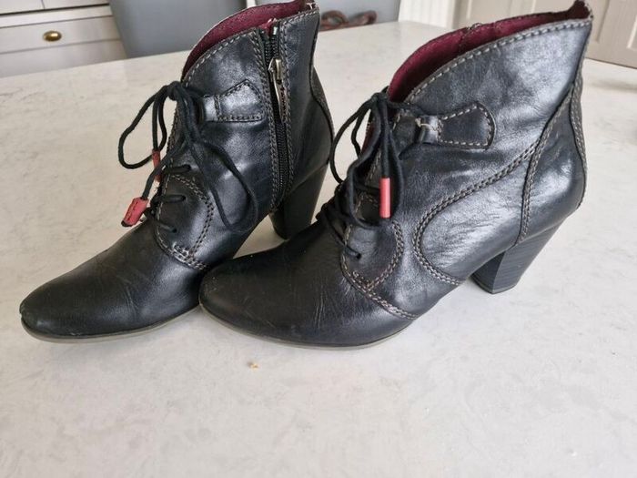 Tamaris Leather boots