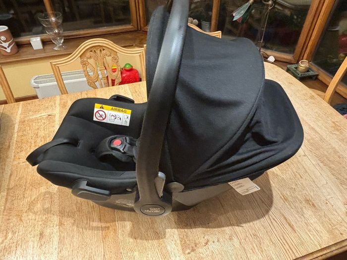 Baby seat Britax Romer Baby safe core birth -83cm car seat and isofix bought new May 2024