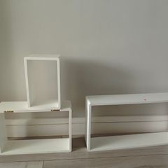 Set of 3 white shelves