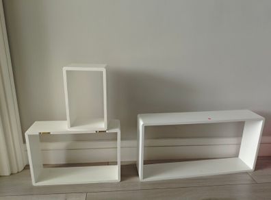 Set of 3 white shelves