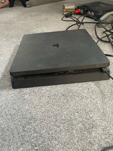 PS4 Slim 1TB Bundle (Firmware 10.71) Boxed with 2 Controllers & Dock