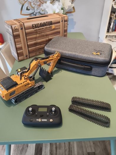 Remote control EXCAVATOR 1:50 scale