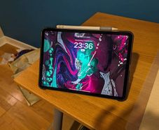 iPad Pro 11" 2018 with Apple Pencil and Hard Case