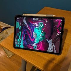 iPad Pro 11" 2018 with Apple Pencil and Hard Case