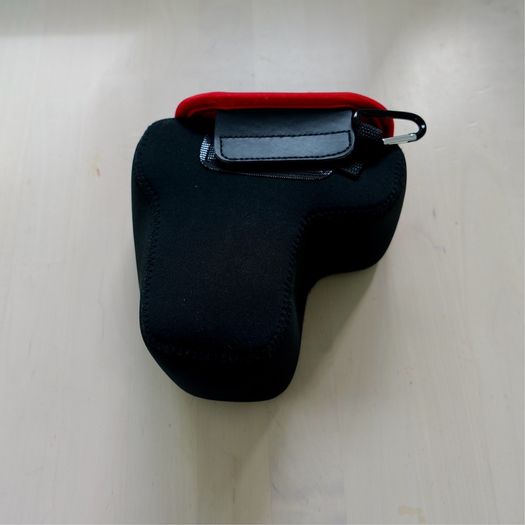 MegaGear Neoprene Camera Case Excellent Condition
