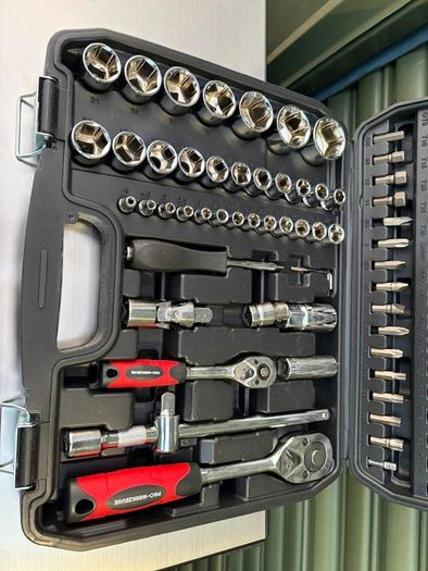 Brand New 100 Piece Socket Set - 1/2 & 1/4 Drive