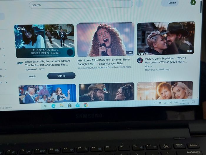 SAMSUNG Notebook Model NP915S3G, Quad Core Processor, 1.4GHz, 4GB Ram, 128GB SSD, Windows 10, Microsoft Edge, Chrome and VLC
