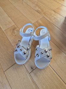 Marco Moreo beige patent leather sandals