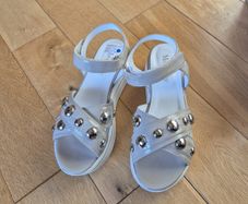 Marco Moreo beige patent leather sandals