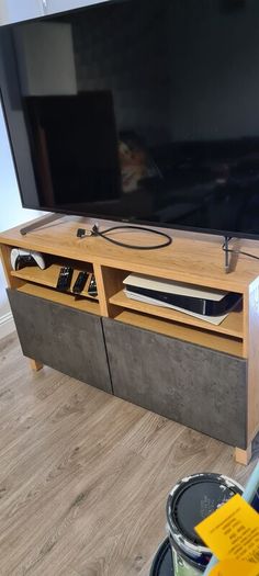 Tv Table like new, perfect condition very fancy!!!