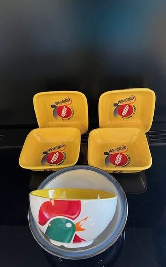 4 x Weetabix 70th Anniversary And 1 x Cornflakes Cereal Bowls. In Excellent Condition Total 6 cereal Bowls