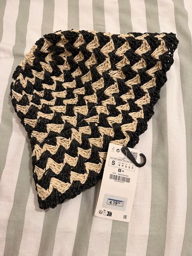 ZARA Black & Beige Textured Knit Hat Size S 6