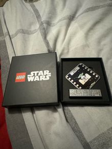 lego star wars Mandalorian & Grogu display GWP