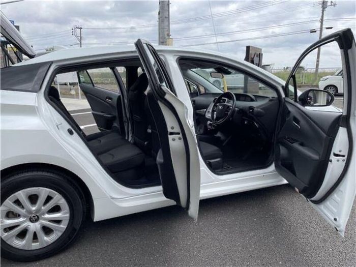 Toyota Prius 2021 price negotiable urgent sale