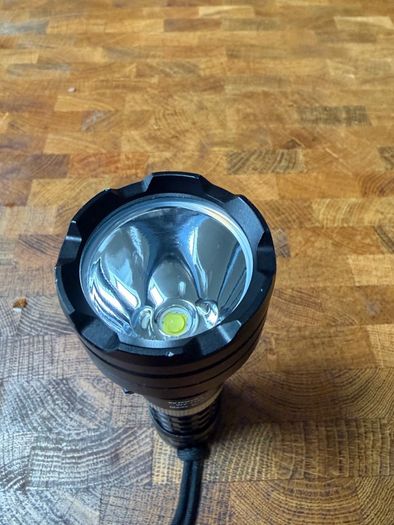 WholeFire XHP70 10k lumen diving torch + external charger