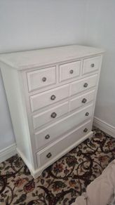 chest of drawers