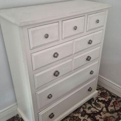 chest of drawers