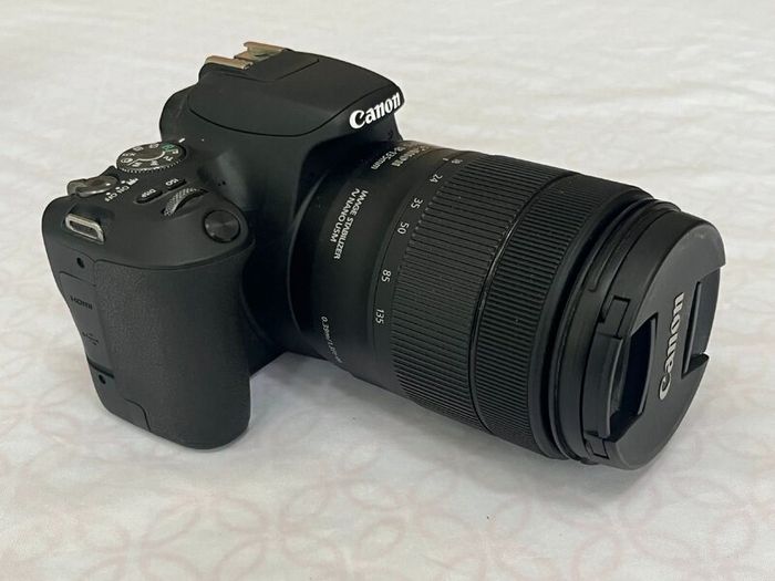 Canon EOS 200D Photography Bundle  Near NEW