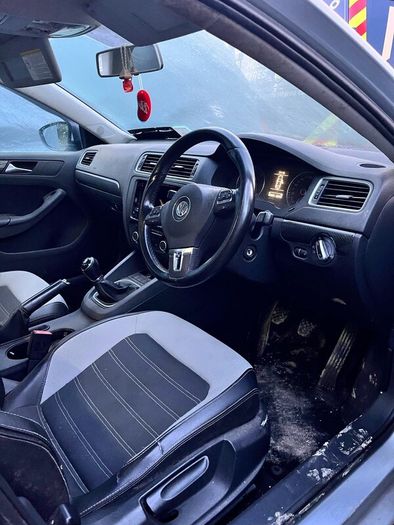 Volkswagen Jetta Mk6 Highline Breaking