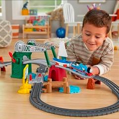 Thomas & Friends Bridge Lift Thomas & Skiff train set with 4 extra trains and carriages