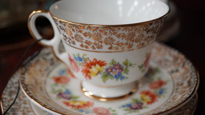 Imperial Bone China_Floral Garland_22kt Gold Tea Set (18 Pieces), c.1970s