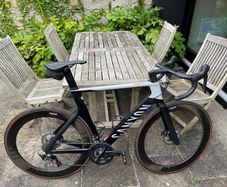 Canyon Aeroad CF SL 8 Disc + Premium Accessories