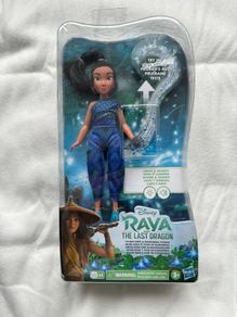 Disney Doll Raya And The Last Dragon Lights & Sounds new damaged box Please lookat the pictures