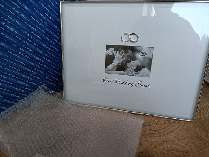 Guest signing frame