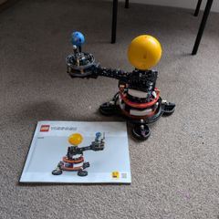 Lego Technic 42179 Planet Earth and Moon in Orbit