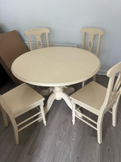 Round Table & 4 Chairs