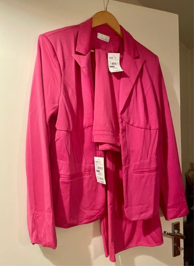 Brand new with tags beautiful Pink Quiz ladies trouser suit size 16