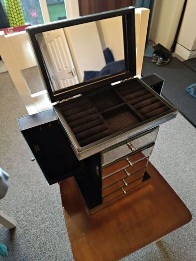 mirrored jewellry armoir