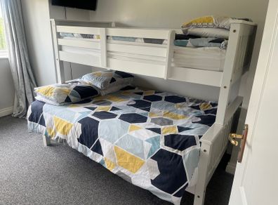 Triple bunk bed