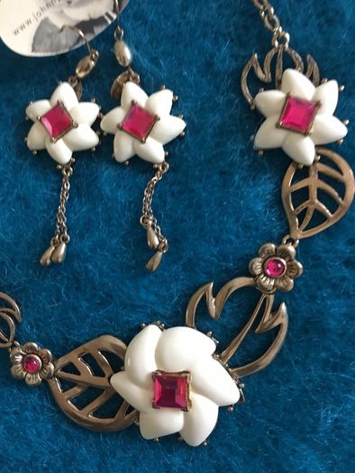 Johnny Loves Rosie Statement Necklet and Earrings