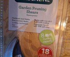 Gardenline pruning shears