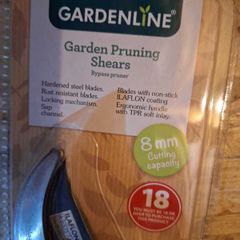 Gardenline pruning shears