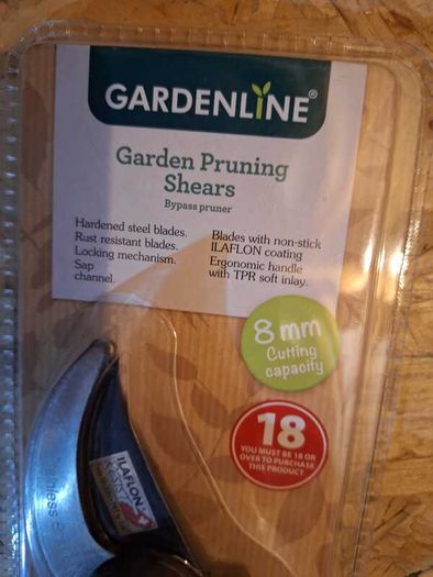 Gardenline pruning shears