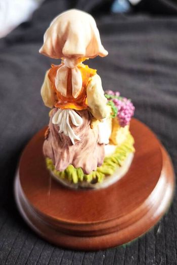 Vintage 1991 Leonardo Collection Gathering Grapes Figurinen
