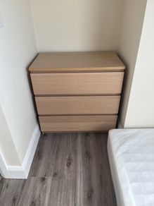 chest of drawers