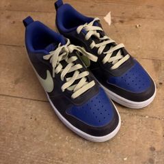 Nike dunks size 5