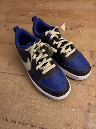 Nike dunks size 5
