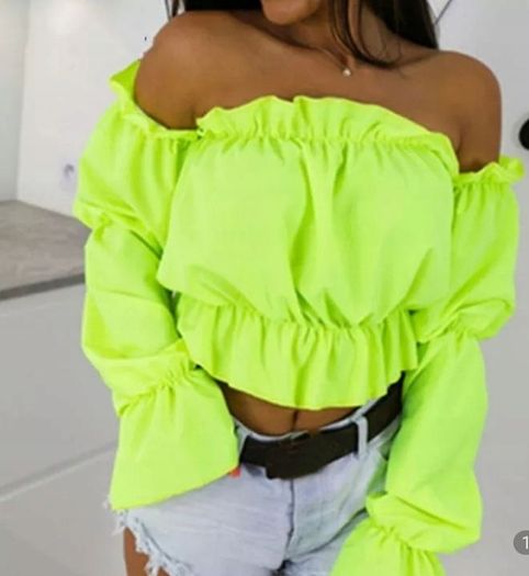 Shoulder crop top M
