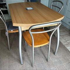Kitchen table c/w 3 chairs :  tip-top condition