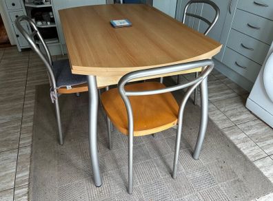 Kitchen table c/w 3 chairs :  tip-top condition