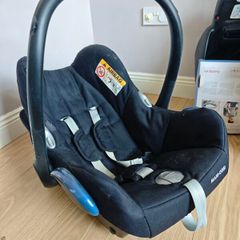 Maxicosi Cabriofix and Easyfix Isofix base