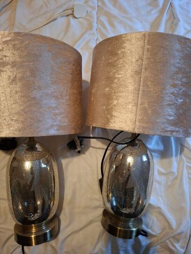 2 table lamps