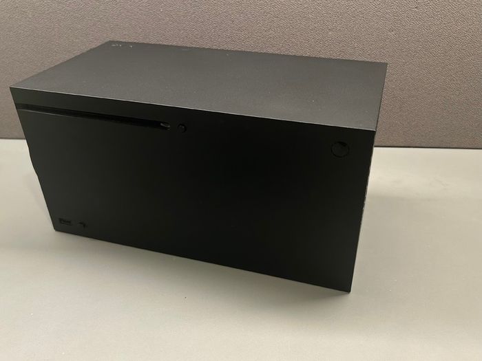 Ultimate Portable Xbox Setup Xbox Series X + 2K Portable Screen + Electric Volt Controller & Razer Dock