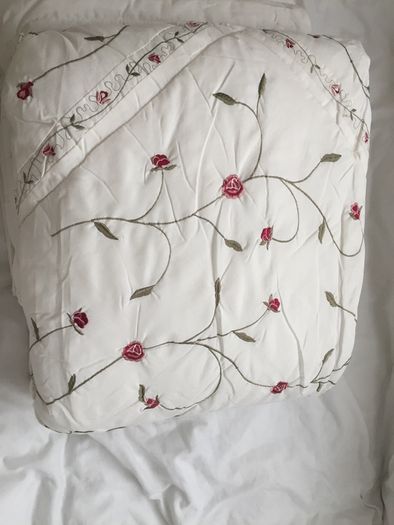 new bed throw with 2 pillow cases