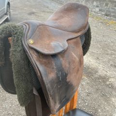 Flyde show saddle