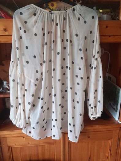 womens blouse size 20 cream Black spots